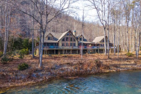 Serenity on the River Luxe Lewisburg Cabin!